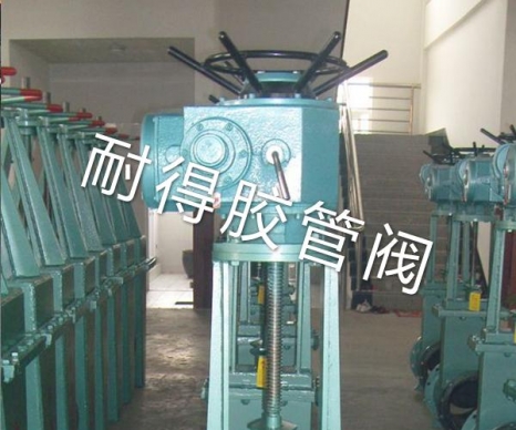 手動襯膠調節(jié)閥（耐得管夾閥公司提供圖片）